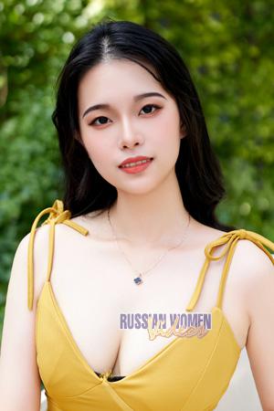 214175 - Yutong Age: 23 - China